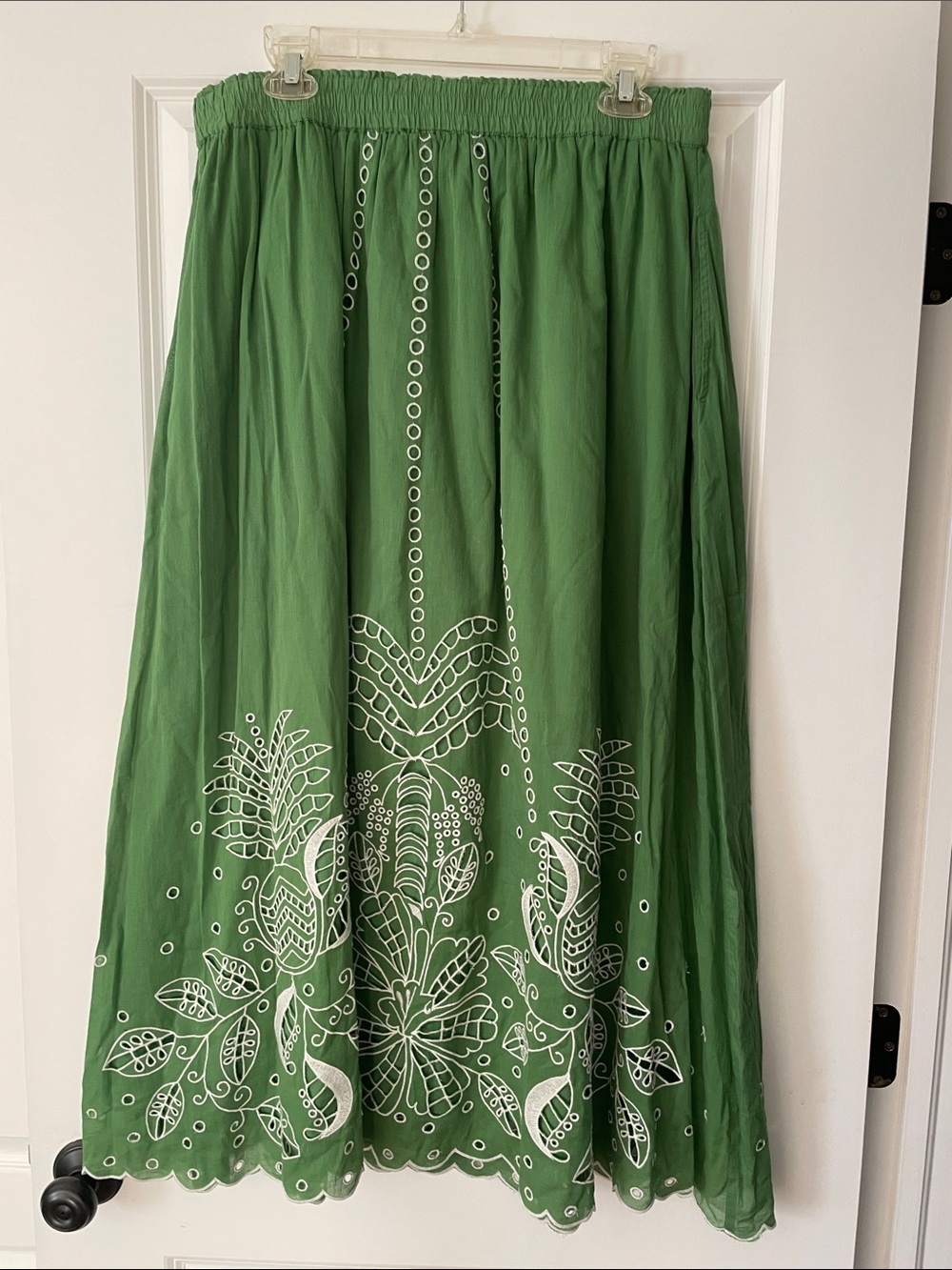 Karen Kane Green Maxi Skirt with White Embroidery - Picture 4 of 10